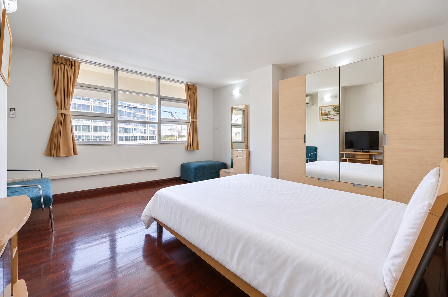 One-bedroom apartment with white bed linens